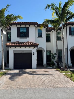 Attached, Exterior, Facade, Spanish Mediterranean