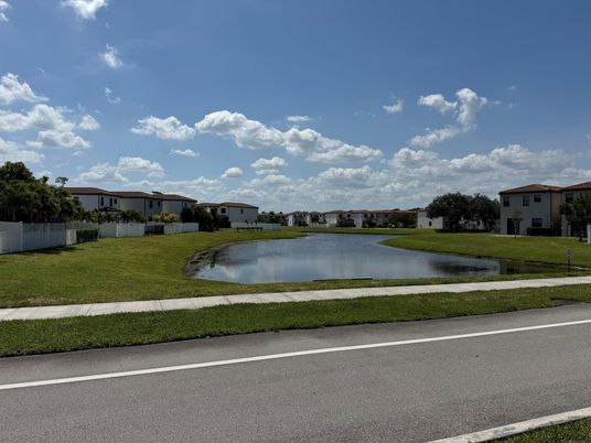 Exterior, Lake