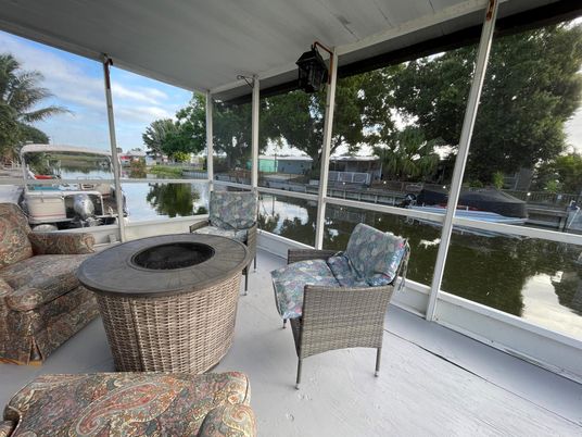 Interior, Sun Room, Water