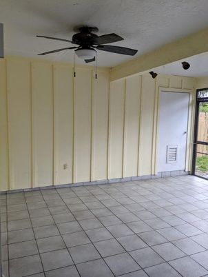 Empty room, Interior