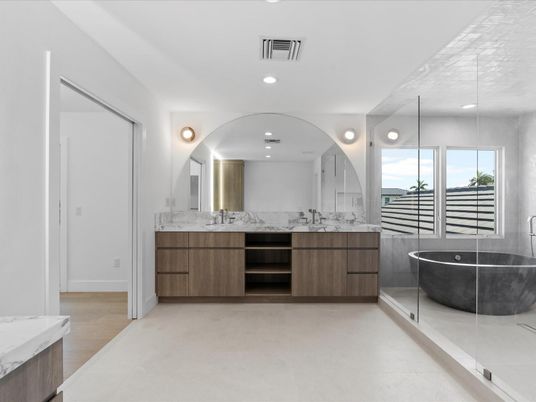 Bathroom, Dual Sink Vanities, Free Standing Baths, Interior, Recessed Lighting, Water