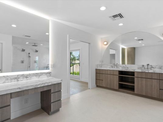 Bathroom, Dual Sink Vanities, Interior, Recessed Lighting