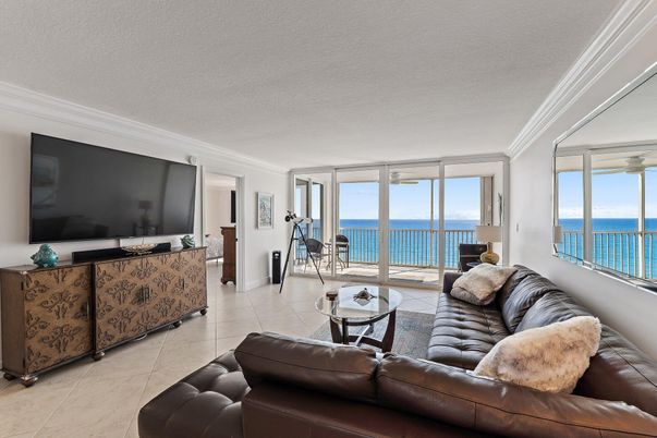Interior, Living room, Water