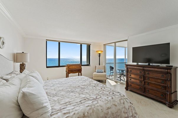 Bedroom, Interior, Water
