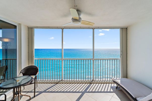 Interior, Sun Room, Water