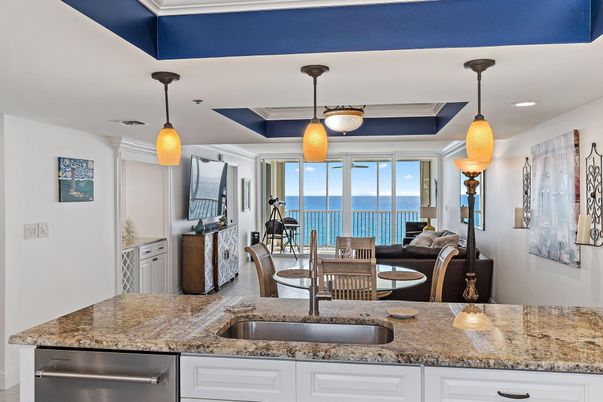 Dining room, Interior, Pendant Lights, Recessed Lighting, Water