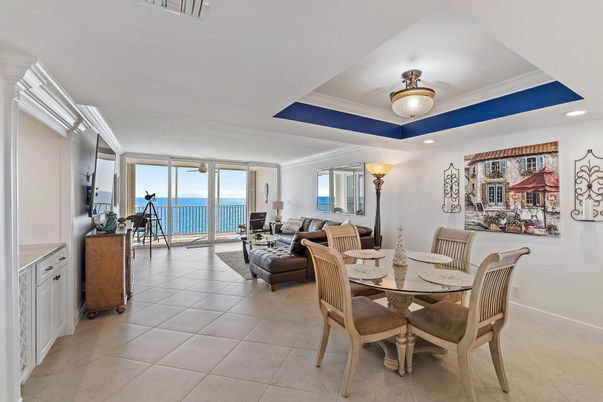 Dining room, Interior, Living room, Recessed Lighting, Water