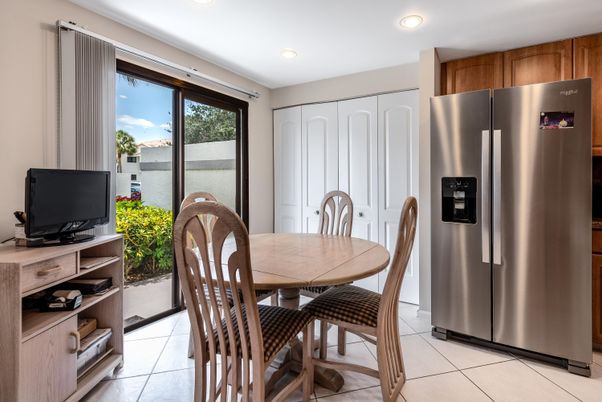 Dining room, Interior, Kitchen, Recessed Lighting