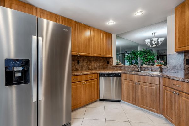 Chandelier, Interior, Kitchen, Recessed Lighting, Stainless Steel Appliances