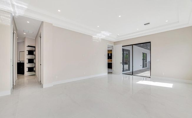 Empty room, Interior, Recessed Lighting