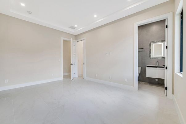 Bathroom, Empty room, Interior, Recessed Lighting