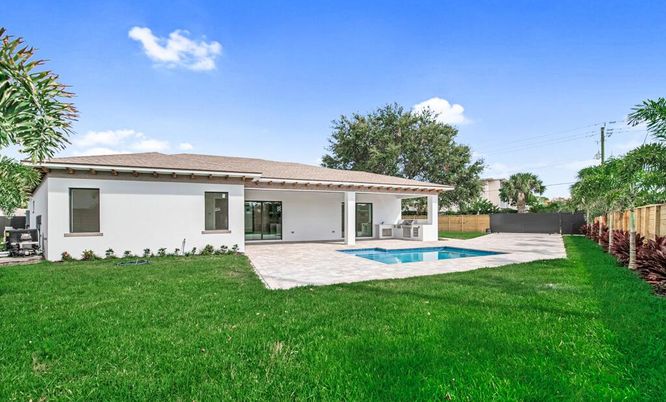 Backyard, Exterior, Pool
