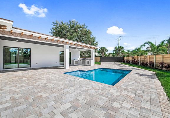 Exterior, Pool