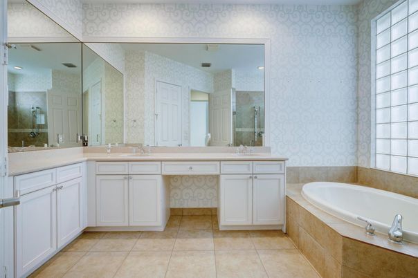 Bathroom, Dual Sink Vanities, Interior, Recessed Lighting