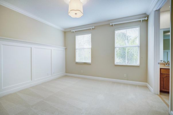 Empty room, Interior