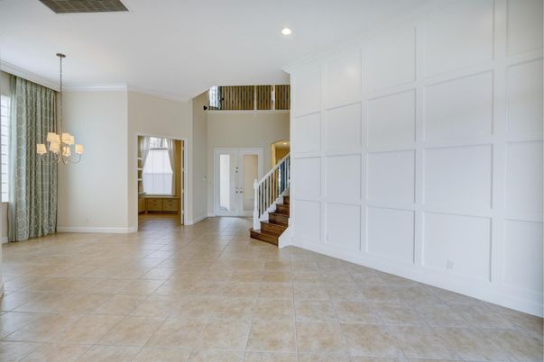 Chandelier, Empty room, Interior, Recessed Lighting