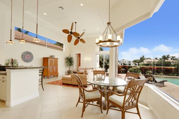 Dining room, Interior, Living room, Pendant Lights, Recessed Lighting