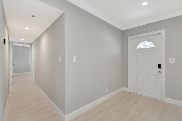 Interior, Recessed Lighting, Wood Texture Flooring