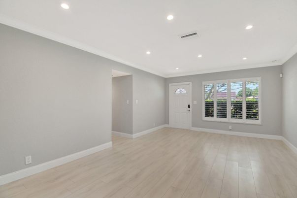 Empty room, Interior, Recessed Lighting, Wood Texture Flooring