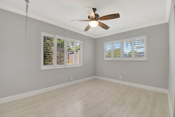 Empty room, Interior, Pendant Lights, Wood Texture Flooring