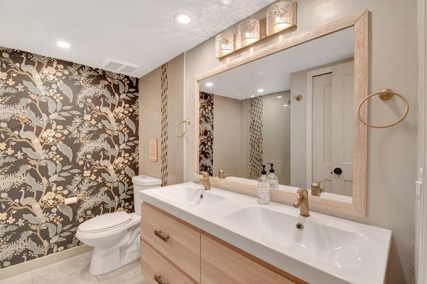 Bathroom, Dual Sink Vanities, Interior, Recessed Lighting