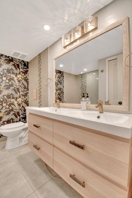 Bathroom, Dual Sink Vanities, Interior, Recessed Lighting