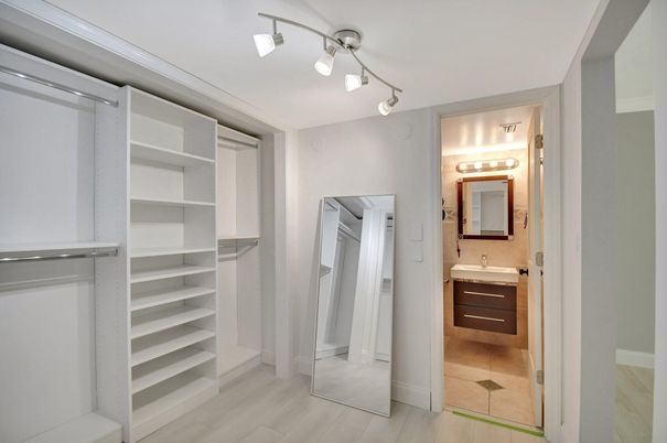 Bathroom, Interior, Walk-in Closets, Wood Texture Flooring
