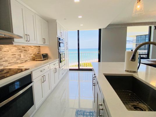 Interior, Kitchen, Recessed Lighting, Water