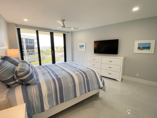 Bedroom, Interior, Recessed Lighting, Water