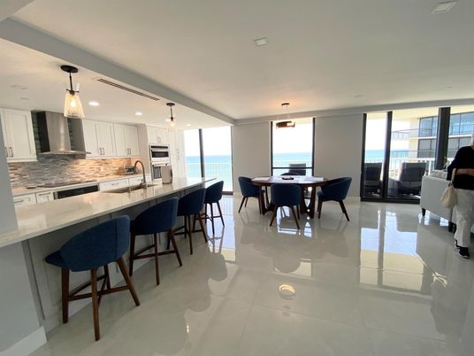 Dining room, Interior, Kitchen, Pendant Lights, Recessed Lighting, Stainless Steel Appliances, Water