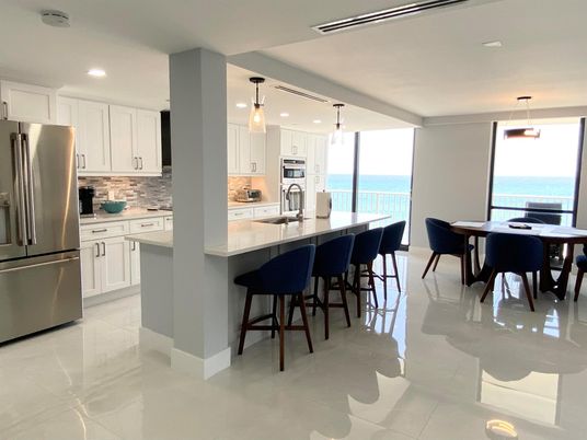 Dining room, Interior, Kitchen, Pendant Lights, Recessed Lighting, Stainless Steel Appliances, Water