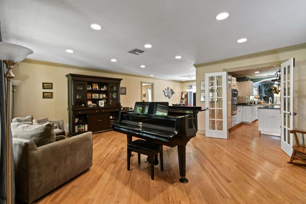 Interior, Kitchen, Living room, Pendant Lights, Piano, Recessed Lighting, Wood Texture Flooring