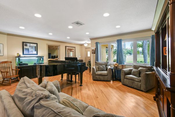 Interior, Living room, Piano, Recessed Lighting, Wood Texture Flooring
