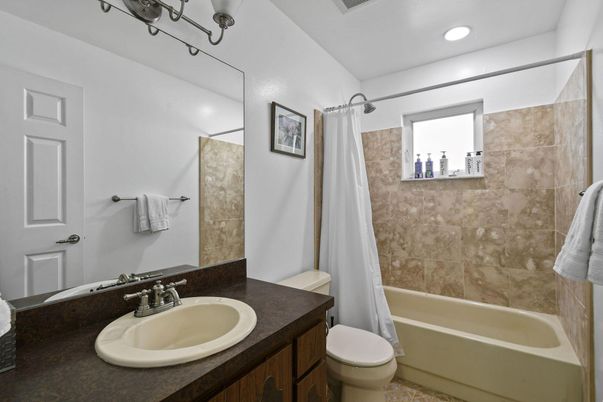 Bathroom, Interior, Recessed Lighting