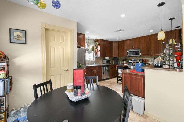 Dining room, Interior, Kitchen, Pendant Lights, Recessed Lighting, Stainless Steel Appliances