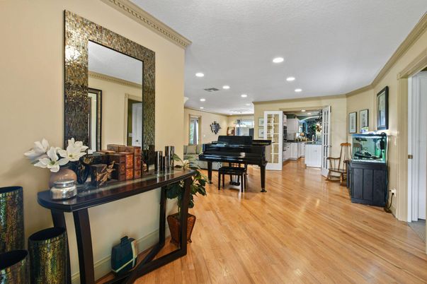 Interior, Piano, Recessed Lighting, Wood Texture Flooring