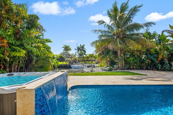 Exterior, Hot Tub, Pool