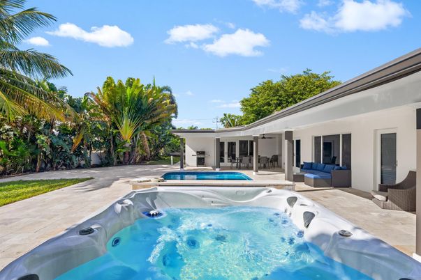 Exterior, Hot Tub