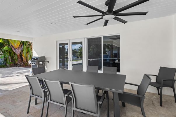 Dining room, Exterior