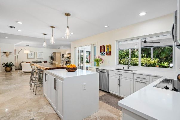 Dining room, Interior, Kitchen, Living room, Pendant Lights, Recessed Lighting, Stainless Steel Appliances