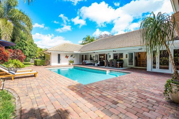 Exterior, Pool