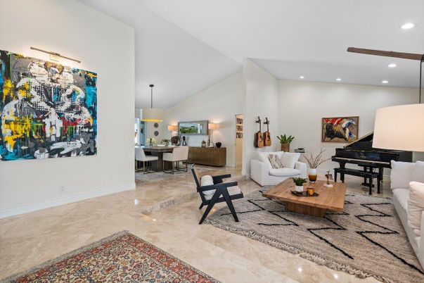 Interior, Living room, Pendant Lights, Piano, Recessed Lighting