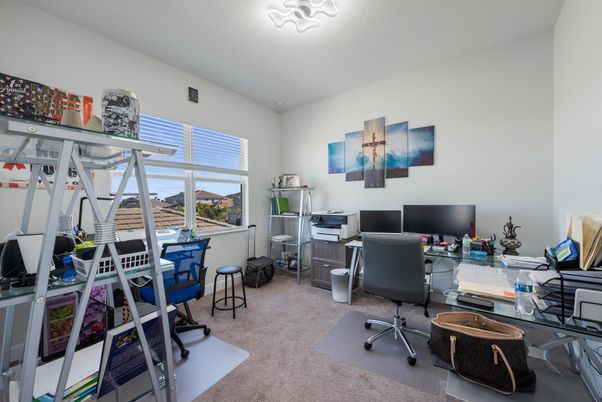 Home Office, Interior
