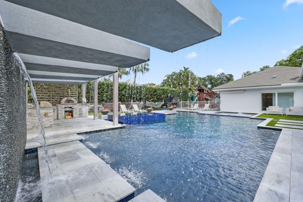 Exterior, Playground, Pool