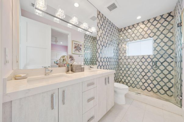 Bathroom, Dual Sink Vanities, Interior, Recessed Lighting