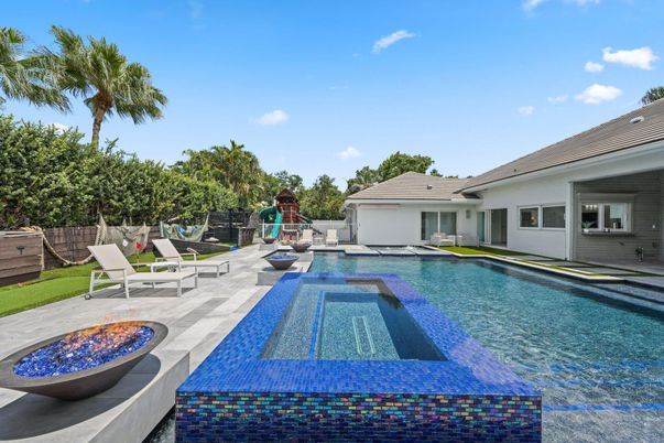 Exterior, Playground, Pool