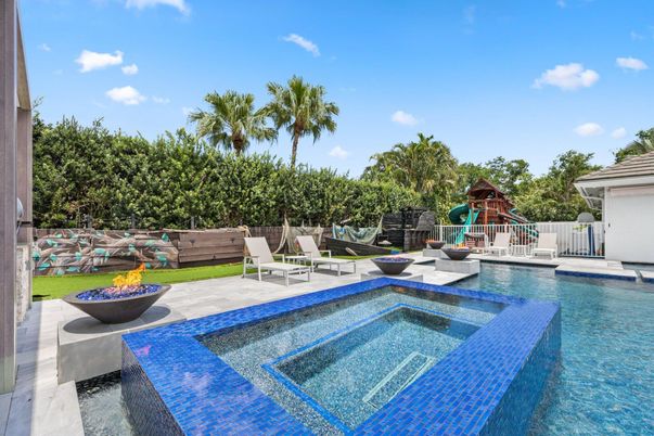 Exterior, Playground, Pool