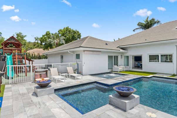 Exterior, Playground, Pool
