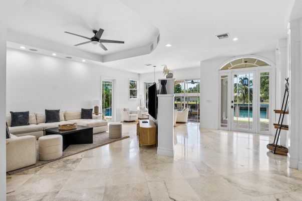 Interior, Living room, Pendant Lights, Recessed Lighting