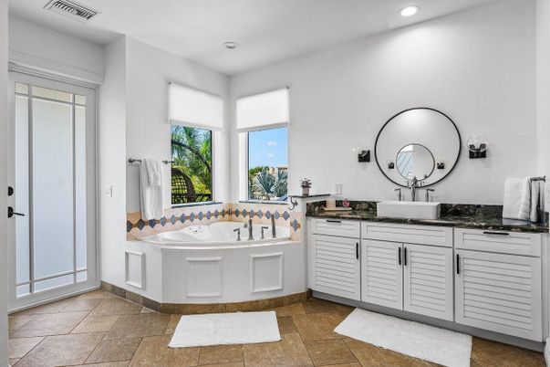 Bathroom, Dual Sink Vanities, Interior, Recessed Lighting